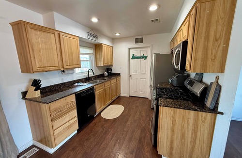 Fruita House | Spacious 4-bedroom, pet friendly, outdoor games, fire pit in charming Fruita