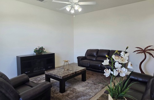 Pumpkin Center House | Spacious 4-bedroom house in tranquil Bakersfield with AC