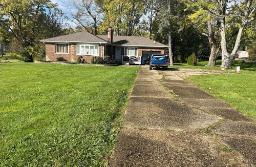 North Canton House | Spacious 4-bedroom house in charming North Canton with AC, WiFi