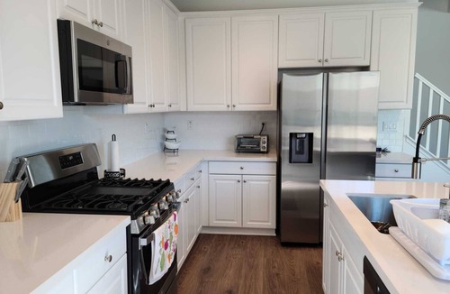Victorville House | Spacious 4-bedroom house with AC, WiFi in serene Victorville