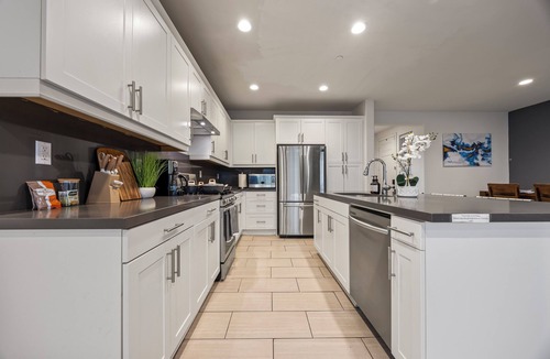 Ontario House | Spacious 4BE3BA house with Pool & Jacuzzi Ideal for extended stay