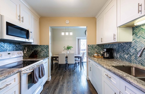 Fraser Condo | Spacious, 4BR Group Retreat , Fireplace, Deck with Views, RMNP