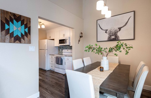 Fraser Condo | Spacious, 4BR Group Retreat , Fireplace, Deck with Views, RMNP