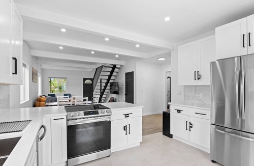 Berkley House | Spacious 4BR Retreat w/Private Hot Tub – Perfect for Groups!