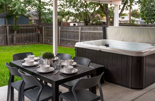 Dupont Apartment | Spacious 5-Bed Home with Hot Tub