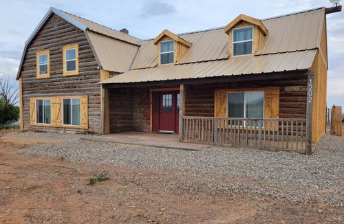 Blanding Cabin | Spacious 5-bedroom cabin in charming Blanding with AC, WiFi