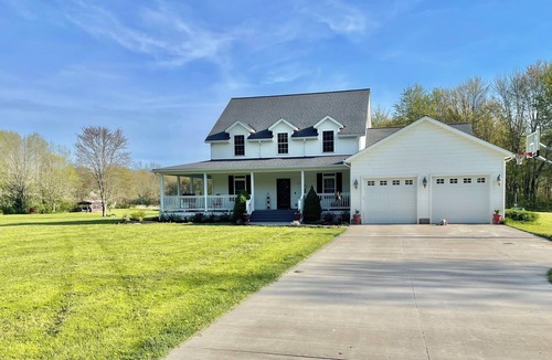 Rock Creek House | Spacious 5-bedroom house with WiFi, AC in delightful Rock Creek