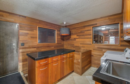 Vancouver House | Spacious 5-bedroom house in Vancouver with nice decks and beautiful view