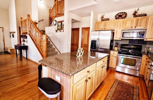 Granby House | Spacious 5br on the Mountain Ski Trail Access Hot Tub & Deck