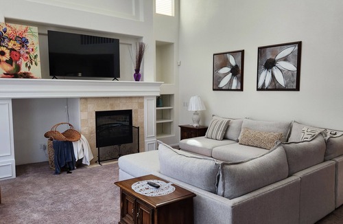 Canterberry Crossing House | Spacious 5BR Retreat by Trails Pet-Friendly