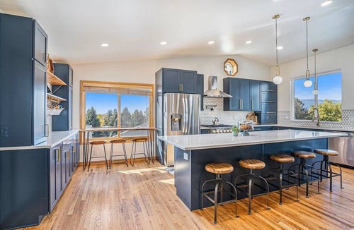 Park Vista House | 🏡Spacious 6-bedroom retreat sleeping up to 23, perfect for groups and family getaways. Enjoy a private hot tub, sauna, pool table, and cozy outdoor firepit—plus a backyard playset for kids to make unforgettable memories.