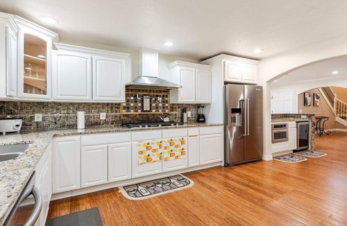 Broomfield House | Spacious 6-bedroom house - Country Club Golf Course Retreat