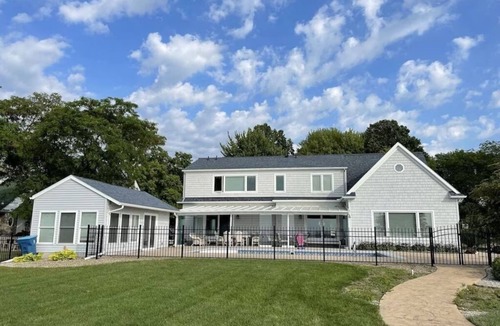 Lorain House | Spacious 6-Bedroom Lake-Front House with Heated Pool, Fire-Pit, 3.5 Baths
