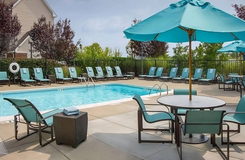 Charleston Hotel | Spacious Accommodation in Charleston! W/Private Kitchenette! Pets are Welcome!