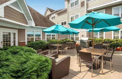 Charleston Hotel | Spacious Accommodation in Charleston! W/Private Kitchenette! Pets are Welcome!