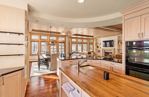 West End House | Spacious and cozy 5,000sf retreat walking distance to downtown!