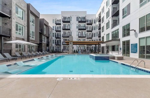 Jewell Heights - Hoffman Heights Apartment | Spacious and New 1B/1B Walk To Hospital