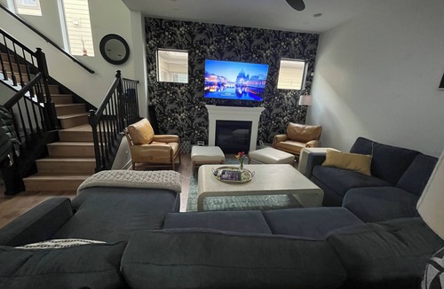 Northfield House | Spacious, bright & cozy Central Park 5 BR Home Away from Home near UC-Anschutz