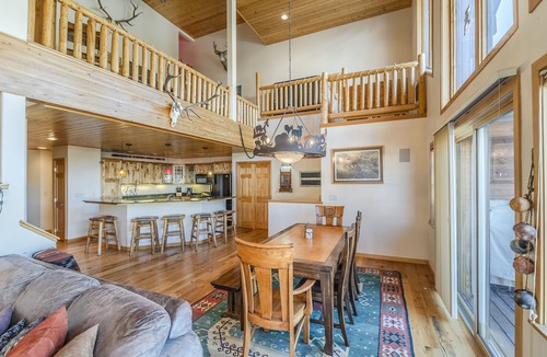 Old Town Condo | Spacious condo close to WP Ski Resort w/shared hot tub & evaporative cooler