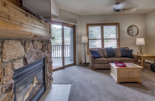 Mountain House Condo | Spacious condo w/ shared hot tubs - Walk to the slopes!