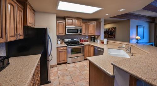 Mount Crested Butte Apartment | Spacious & Cozy Condo With Wood Fireplace condo