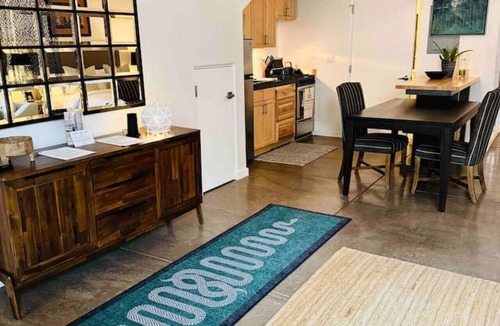 South Capitol Condo | Spacious Design Loft/Railyard Distr; soaking tub