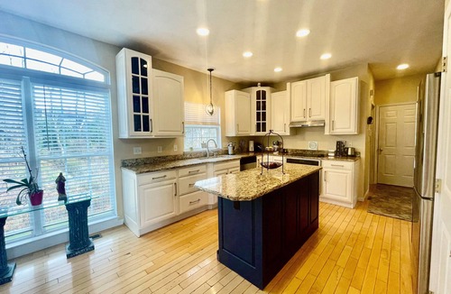 Wildwood House | Spacious equipped 4-bedroom 3.5 bath estate home-Fox Chapel Borough- Pittsburgh