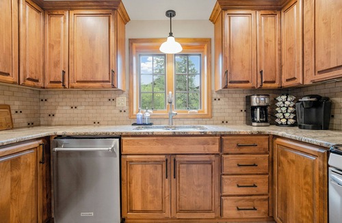 Cascade-Chipita Park Cottage | Spacious Family Home w/Large Patio, Hot Tub, Fire Pit by Forest & Peak Retreats