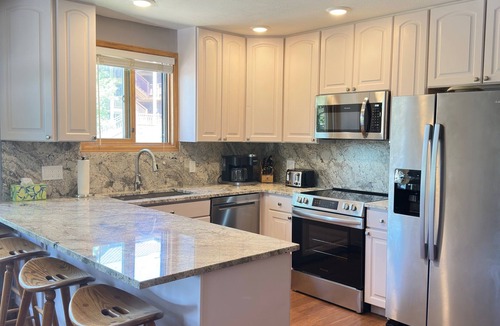 Mount Crested Butte Condo | Spacious Family Condo Ski Access, Hot Tub & Garage
