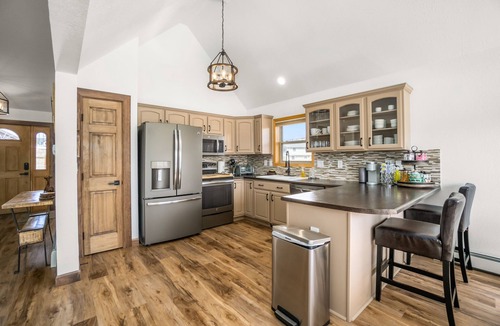 Estes Park House | Spacious Family Getaway, King Beds, Hot Tub, RMNP