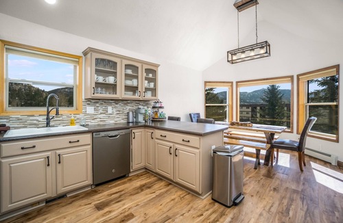Estes Park House | Spacious Family Getaway, King Beds, Hot Tub, RMNP