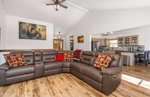 Estes Park House | Spacious Family Getaway, King Beds, Hot Tub, RMNP
