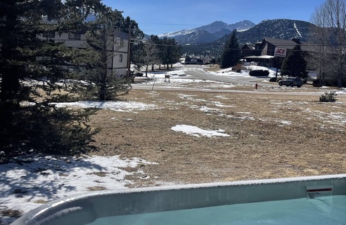 Estes Park House | Spacious Family Getaway, King Beds, Hot Tub, RMNP
