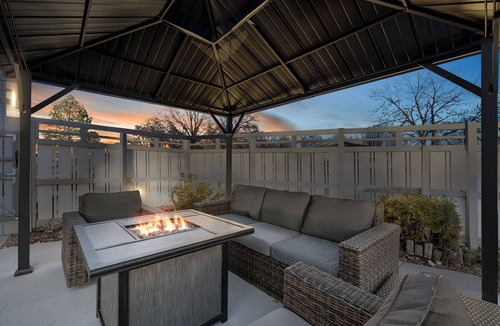 Lamar Heights Area House | Spacious Family Retreat: Central/Hot Tub/Pool Table/Fire Pit/Kids Toys/3KingBeds