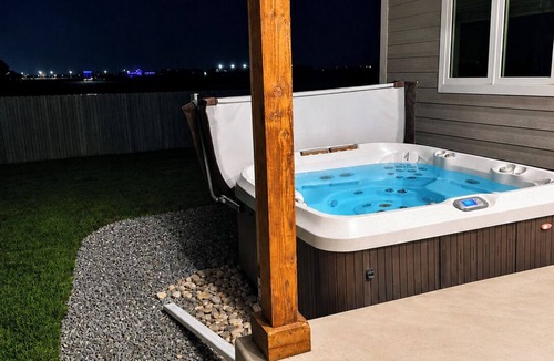 Cheyenne House | Spacious & fully equipped home with hot tub & pool!