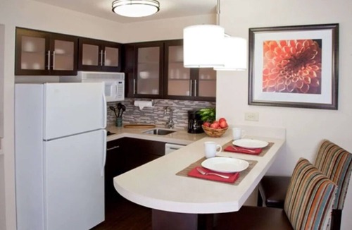 Acres Green House | Spacious Good-Value Accommodation! Pet-Friendly, Near Otero Tennis Courts