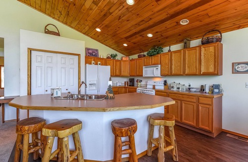Pagosa Highlands House | Spacious home near town & ski with gas fireplace, deck, free WiFi