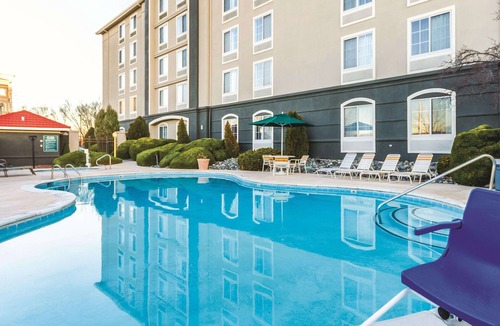 Grand Junction Hotel | Spacious King Suite at La Quinta Inns & Suites, Relaxing Pool, Near Golf Courses