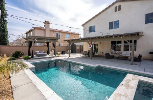 Lancaster House | Spacious Luxury Getaway. Pool&Spa. EV Charge