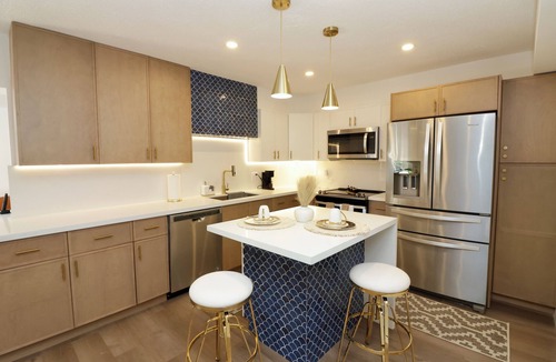 Survey Creek House | Spacious Luxury Oasis Getaway w/pool 15 mins from beach