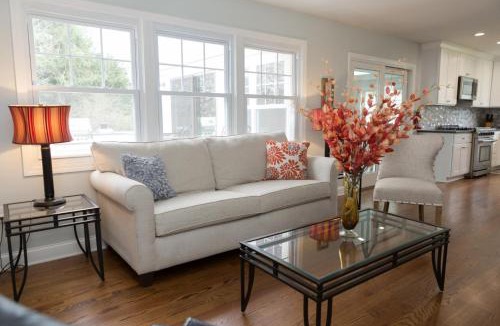 West Freehold House | Spacious Modern Home in West Freehold