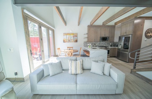 Lakeside Village House | Spacious Modern Townhome | Lake & Summer Fun