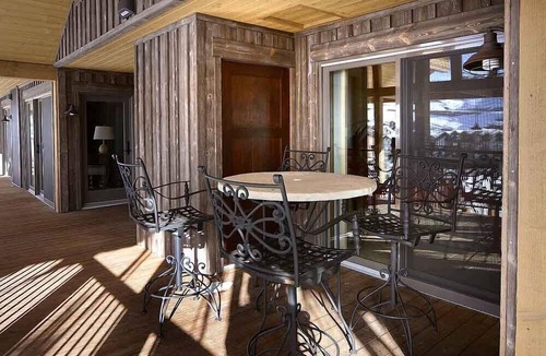 Mount Crested Butte Condo | Spacious Mountain Condo Retreat! Ski-In/Out w/Views, Fireplace, Dog Friendly