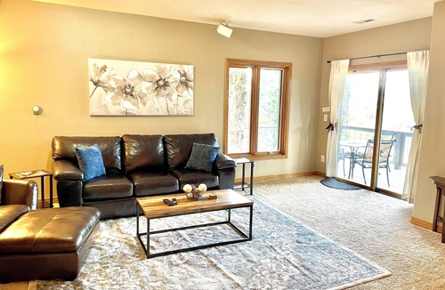Golden Apartment | Spacious Mountain Apt with Views & Easy Access to Ski, Hike, & Red Rocks!