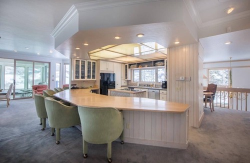 Mount Crested Butte House | Spacious Mountain Manor with 9 bedrooms, 11 baths and Hot Tub