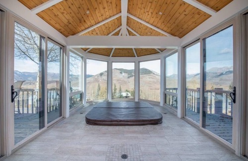 Mount Crested Butte House | Spacious Mountain Manor with 9 bedrooms, 11 baths and Hot Tub