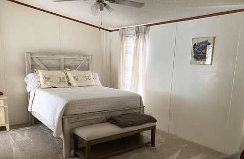 Bullhead City House | Spacious, Pet-friendly, Large deck, Sleeps 10