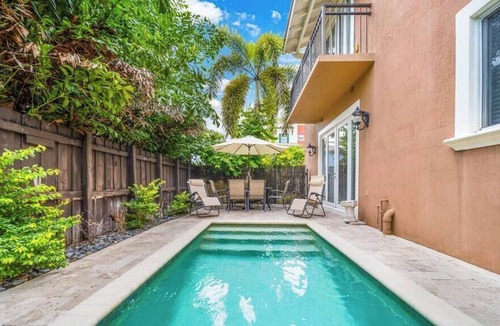 Lake Ridge Villa | Spacious Pool Villa Close To Beach | Pool Table