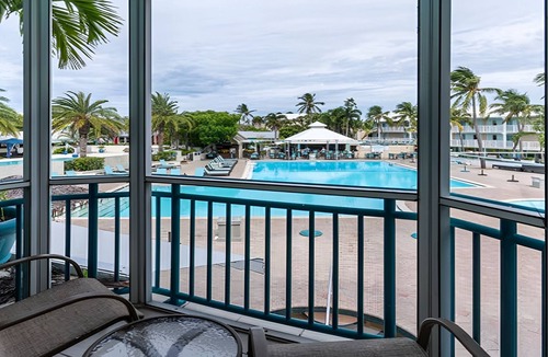 Captiva Hotel | Spacious Poolside Unit w/Balcony | Free Parking | Outdoor Swimming Pool