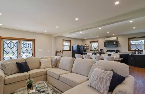 Saint Thomas House | Spacious & Private 4BR Retreat - Noted for Cleanliness and Thoughtful Touches